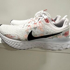 Nike React Infinity 3 Premium
Women's Road Running Shoes Size 7